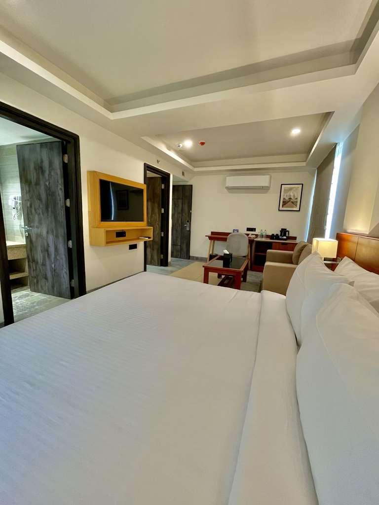 Best Western Maharani Bagh Нью-Дели Номер фото