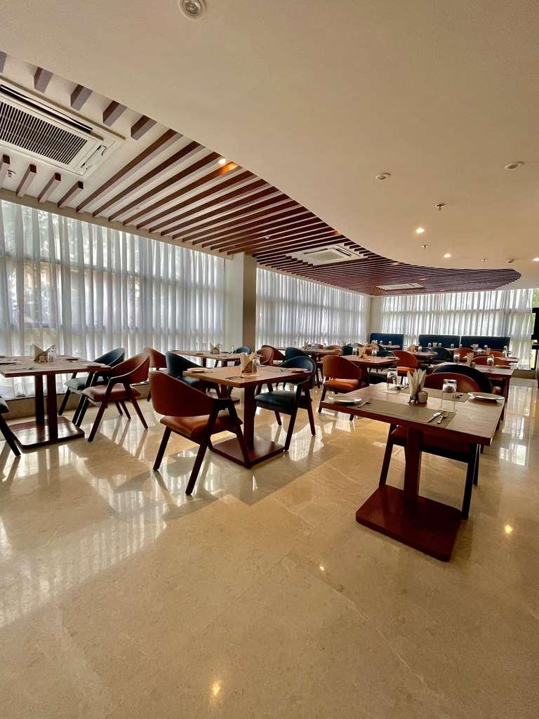 Best Western Maharani Bagh Нью-Дели Ресторан фото