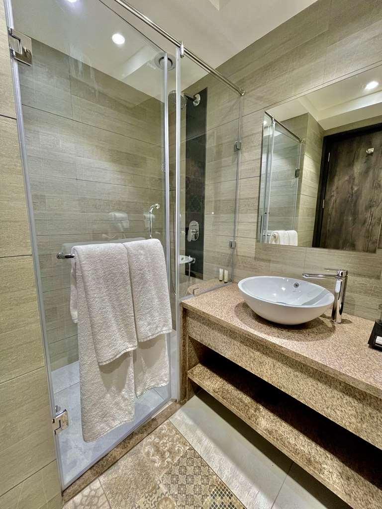 Best Western Maharani Bagh Нью-Дели Номер фото